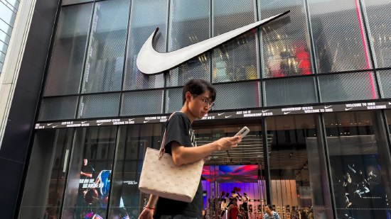 营收展望疲软叠加裁员计划公布,耐克股价大跌6%